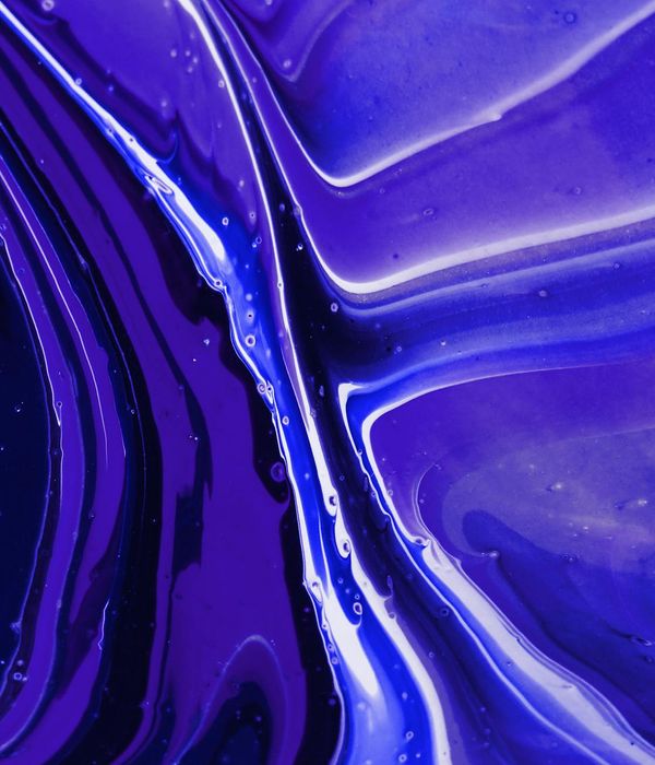 Abstract glowing violet sphere representing deep focus and relaxation